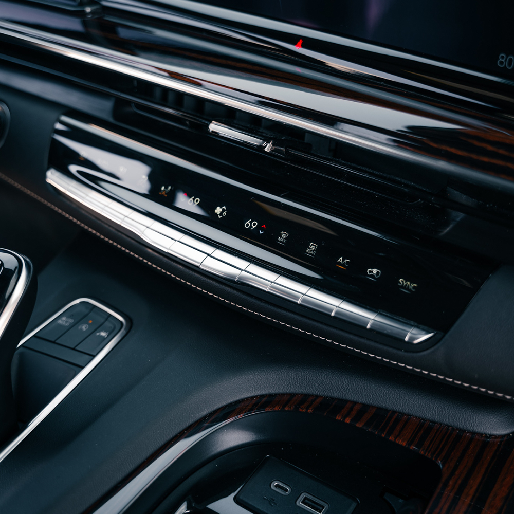 Cadillac Escalade ESV - Image 13