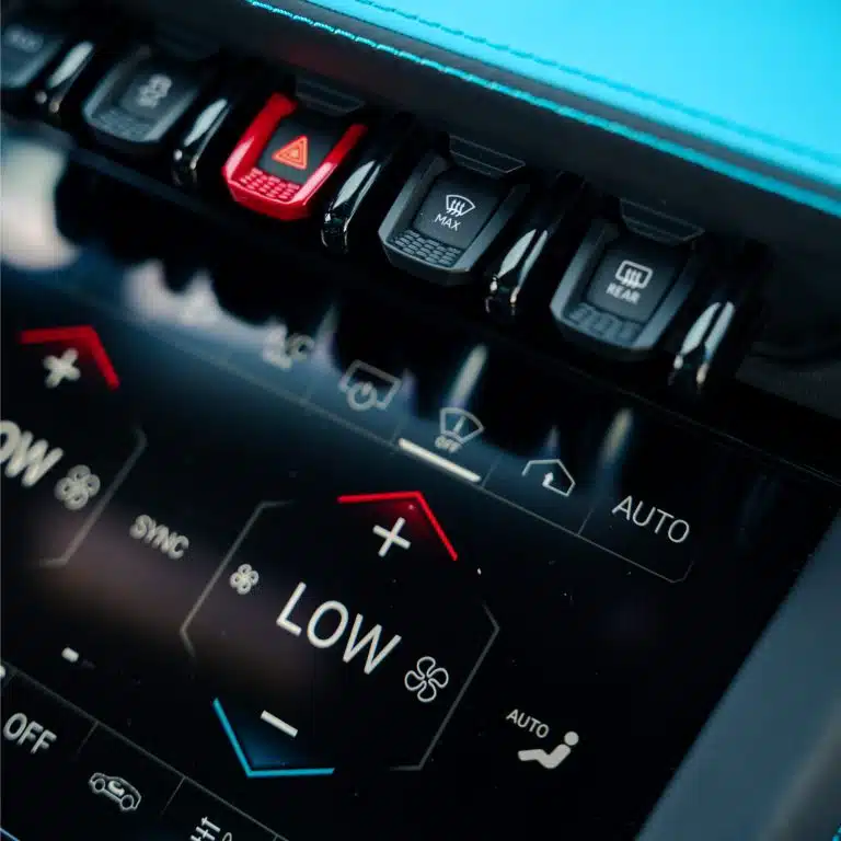 Lamborghini Urus S Blue - Image 40