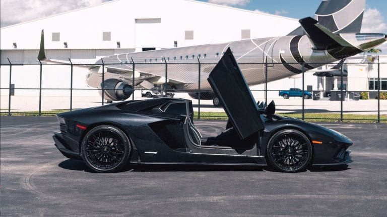 Lamborghini Aventador - Image 4