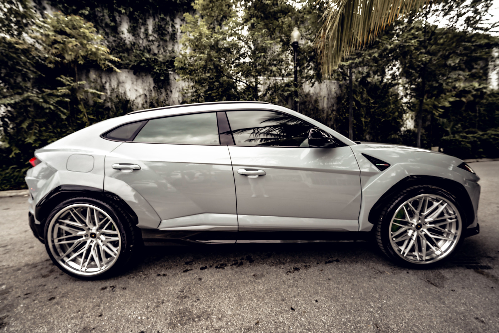 Lamborghini Urus - Image 3