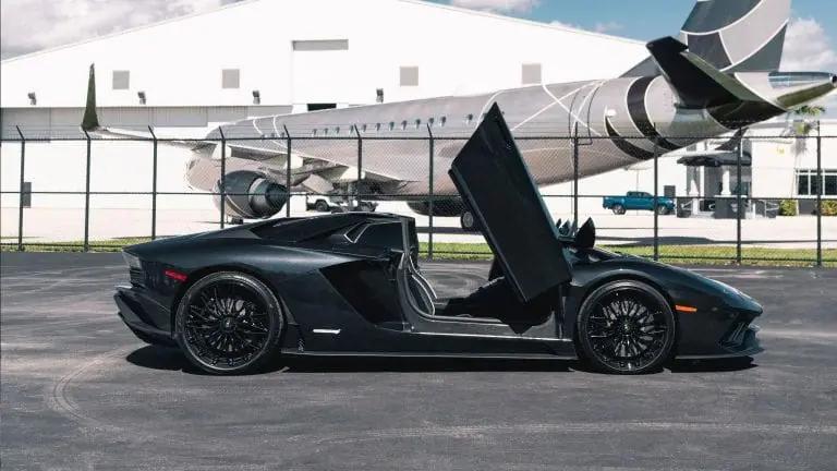 Lamborghini Aventador - Image 4